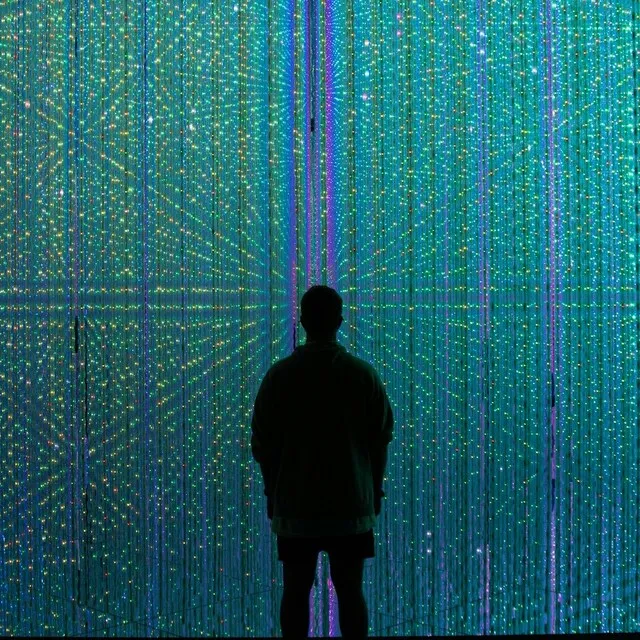 Desenho conceitual de segurança digital com cadeado e elementos tecnológicos